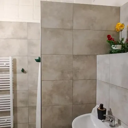 Romanticky Pokojicek V Podkrovi R5 *